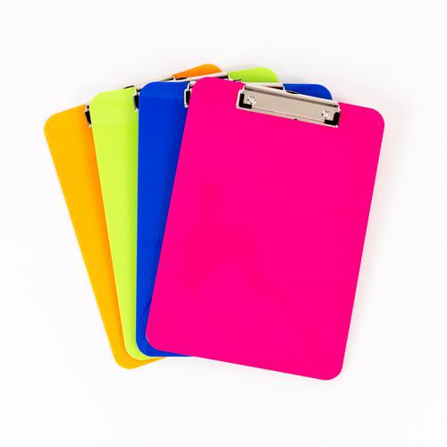 Lot de 4 porte-blocs à pince A4 résistant et coloré - Classmates